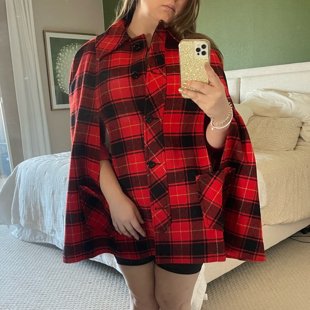 Vintage 1970’s Pendleton Wool Red Cape - Picture 8 of 12